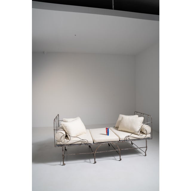 Crafted in France around the turn of the twentieth century, this graceful wrought iron daybed exemplifies the sinuous...