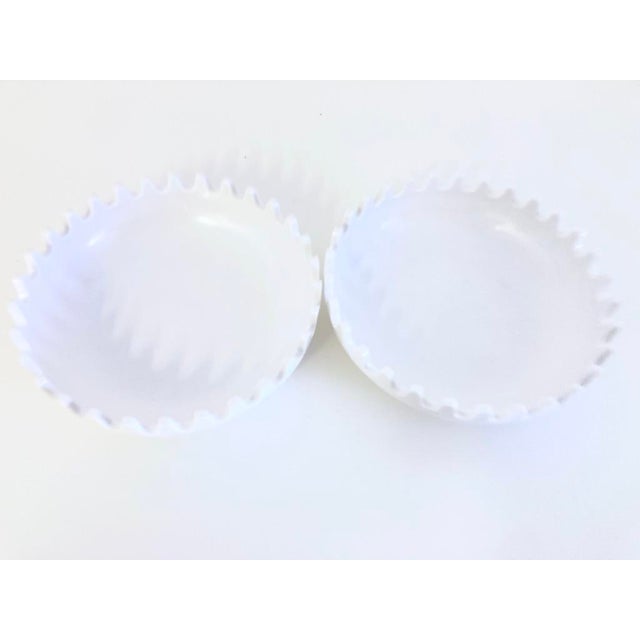 Vintage White Clam Ashtray by Alan Fletcher for Furniture, 1970s For Sale - Image 4 of 9