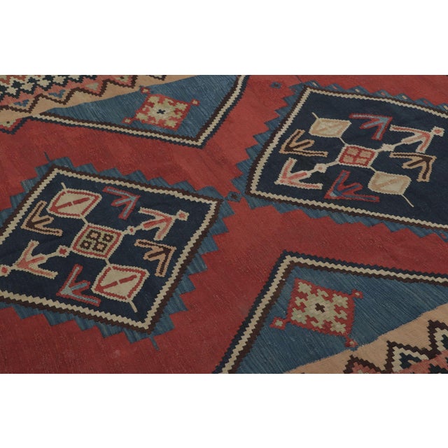 Rug & Kilim Antique Qashqai Geometric Medallion Rug, With Bold Tribal Design - Rug & Kilim For Sale - Image 4 of 7