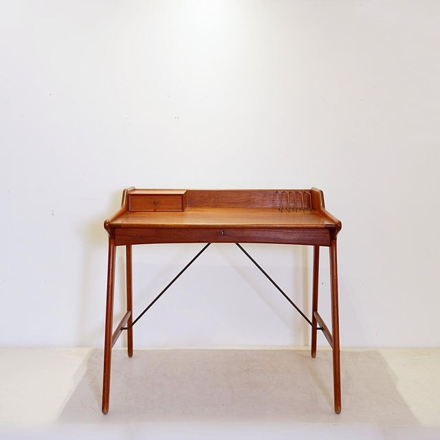 Desk by Svend Åge Madsen for K. Knudsen & Søn, Denmark, 1950s, in Flawless conditions. Designed 1950 to 1959