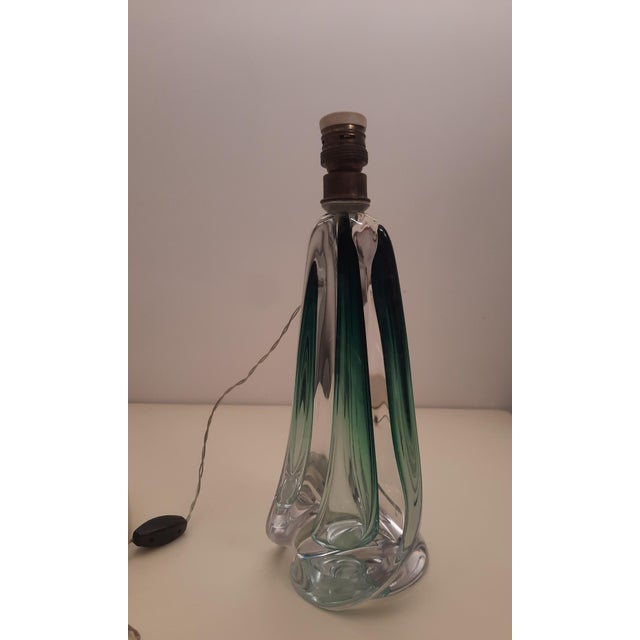 1950s Emerald Green Crystal Table Lamp attributed to Val Saint Lambert, 1950s For Sale - Image 5 of 15