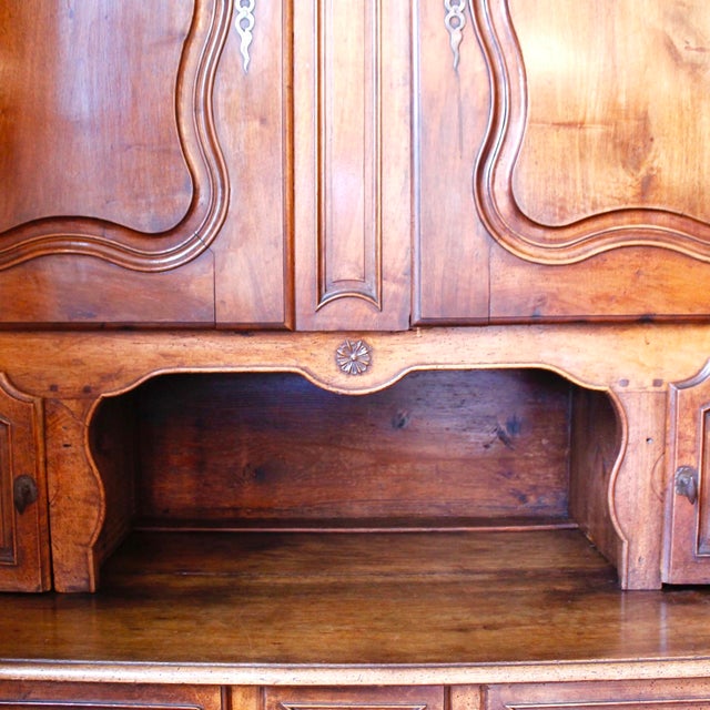 French Provincial Walnut Buffet À Deux Corps, Early 19th Century For Sale - Image 6 of 16