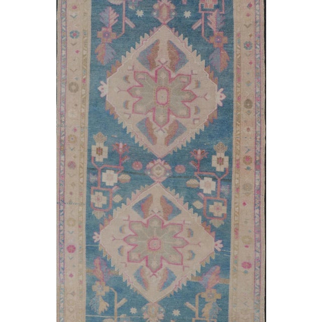 Antique Persian Gallery Mahal Rug in Wool With Floral Medallion Design For Sale In Atlanta - Image 6 of 12