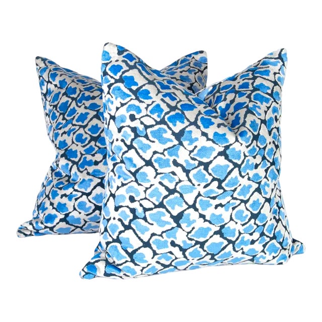 !24" X 24" Pair of Designer Pillows in Blue Velvet With Snakeskin Animal Print Pattern For Sale