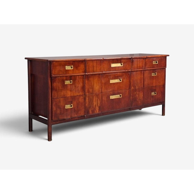 1960s John Widdicomb, American Modern, Nine-Drawer Dresser, Walnut, Brass, Usa, 1960s For Sale - Image 5 of 16