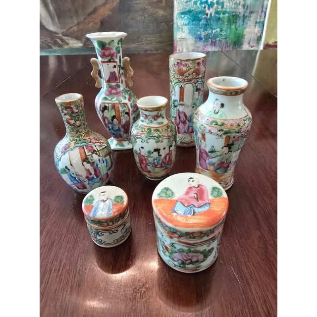 Mid 19th Century Antique Chinese Porcelain Collection Rose Mandarin Medallion, Set of 7 For Sale - Image 5 of 10