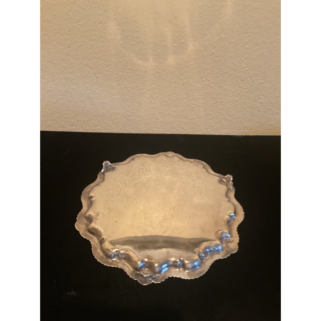 Hollywood Regency Vintage Silver Plated Engraved Footed Tray With Scalloped Edge For Sale - Image 3 of 14