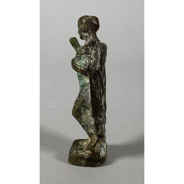 Bronze statuette of a Roman emperor in the style of ancient Rome, 1st-2nd century For Sale - Image 4 of 6