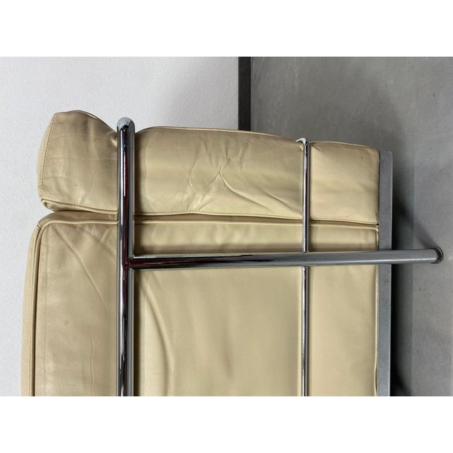 White Leather LC2 Club Chairs attributed to Le Corbusier for Cassina, 1970s, Set of 2 For Sale - Image 12 of 13