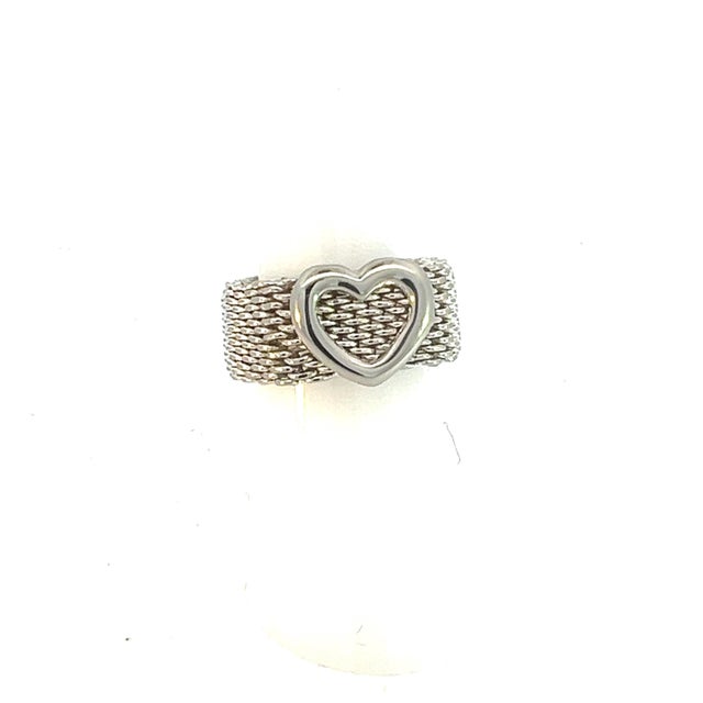 Traditional 1990s Tiffany & Co Estate Somerset Heart Ring 7 Silver 9.60 mm For Sale - Image 3 of 7