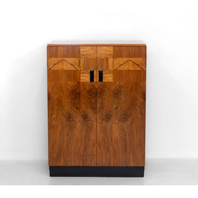 Art Deco Walnut Tallboy Compact Wardrobe from Waring & Gillow, 1930s For Sale - Image 17 of 17