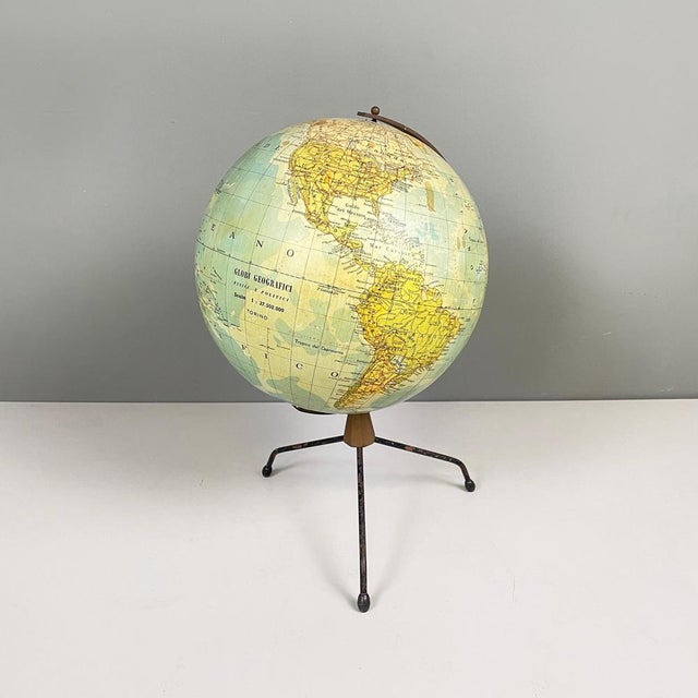 Italian modern Table globe map of the world in metal, 1960s Table map of the world with metal structure. The globe rotates...