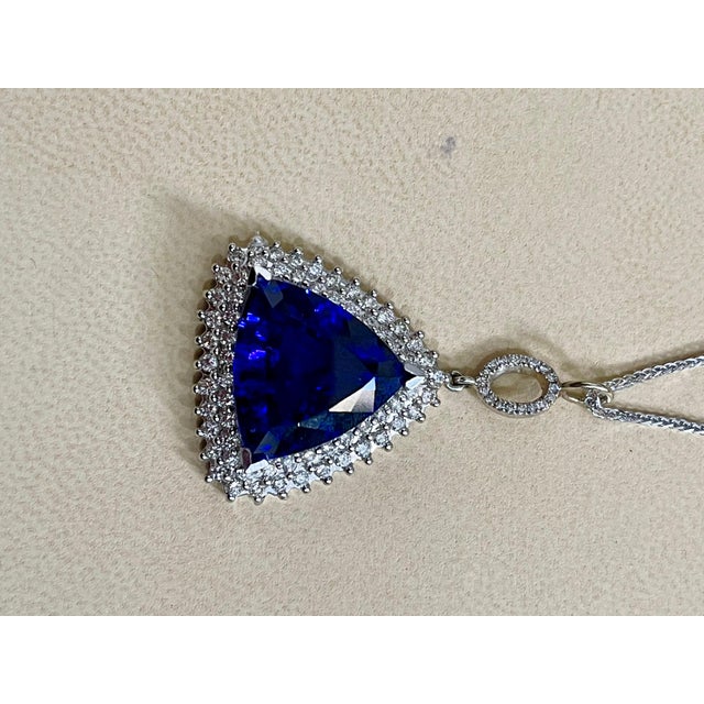 17 Carat AAA Tanzanite and Diamond Pendant or Necklace 18 Karat White Gold For Sale In New York - Image 6 of 18