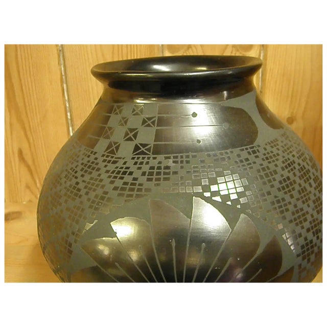 Black Late 20th Century Mata Ortiz Hand Coiled Blackware Pot by Miguel Bugarini For Sale - Image 8 of 18