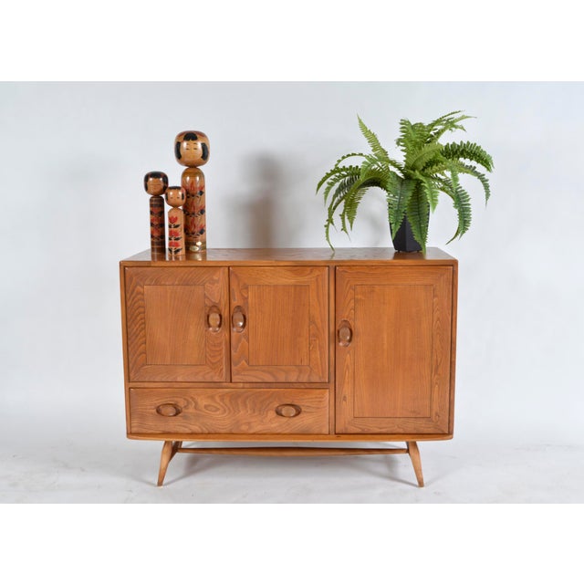 1950s Mid-Century Modern Windsor Sideboard in Elm and Beech by Lucian Ercolani for Ercol, 1955 For Sale - Image 5 of 18