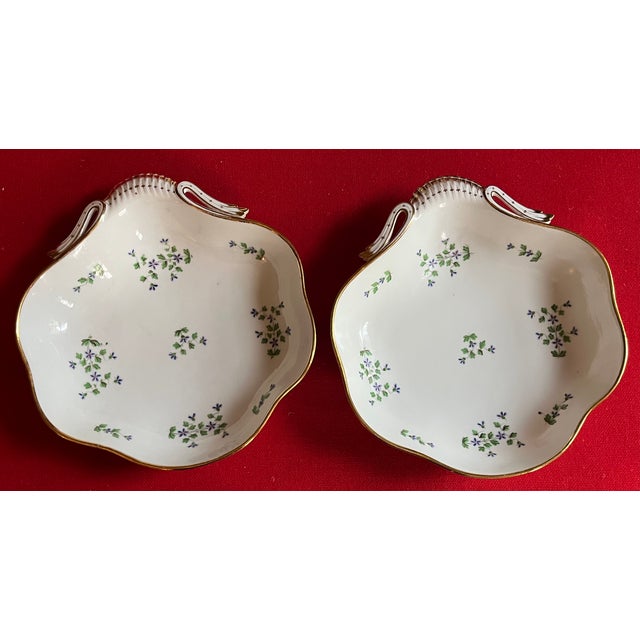Old 18th C. Paris Porcelain Dihl Et Guerhard Sprig Cornflower Shell Shape Serving Dishes 1790 - 1800 - A Pair For Sale - Image 4 of 15