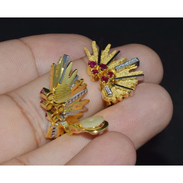 Gemstone 1980s Pair of Certified Natural 0.65Cts VS G Diamond Ruby 750 18K Solid Gold Retro Clip-On Earrings For Sale - Image 7 of 10