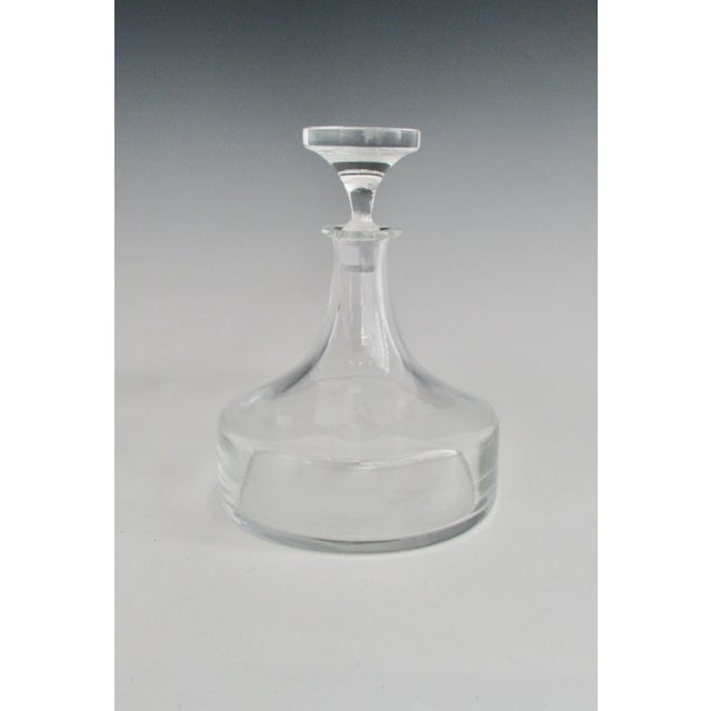 Mid-Century Modern Clear Glass Polished Bottom Decanter and Stopper For Sale - Image 3 of 6