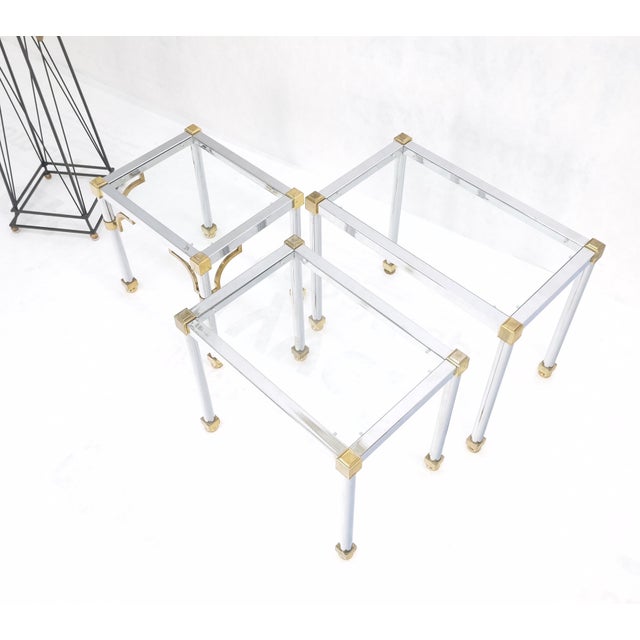 Mid 20th Century Set of 3 Chrome & Brass Glass Tops End Nesting Side Lamp Tables MINT For Sale - Image 5 of 15