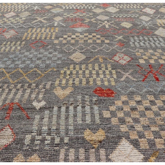 Modern Hand-Knotted Tribal Rug in Wool With Sub-Geometric Design in Multicolor For Sale - Image 4 of 11