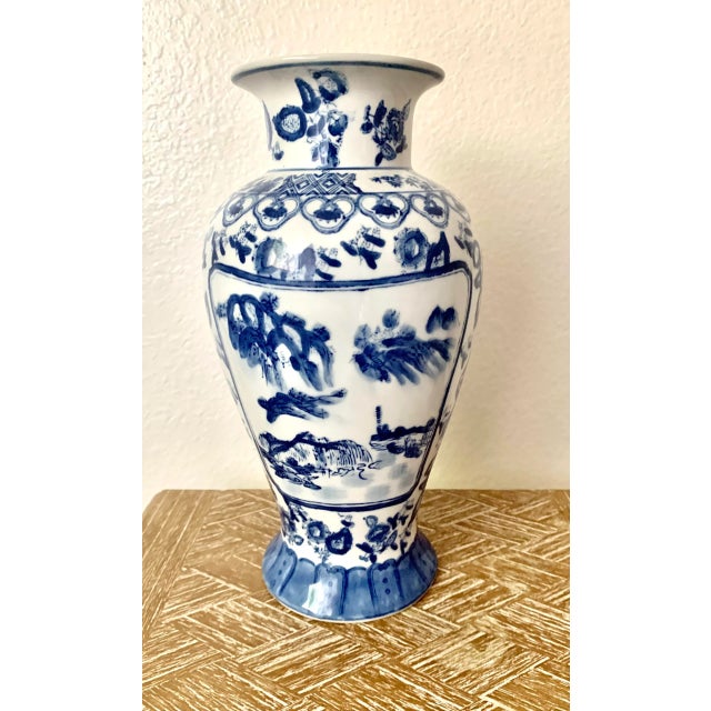 Chinoiserie Vintage Chinoiserie Classic Blue on White Vase For Sale - Image 3 of 6