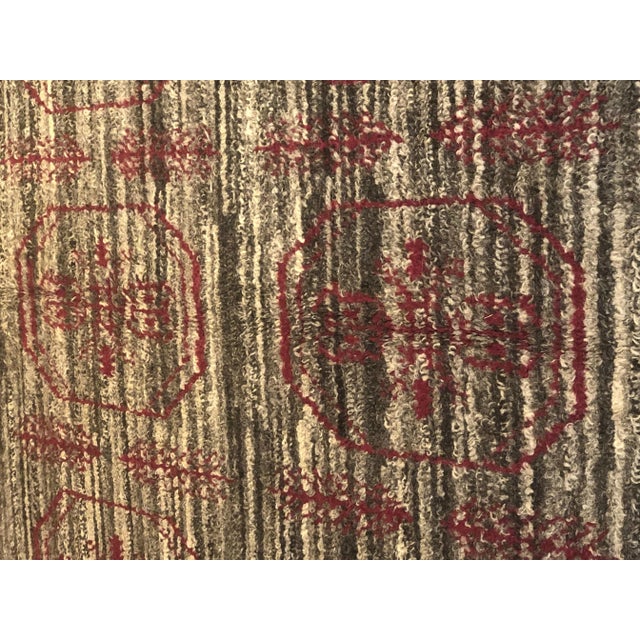 1960s 20th Century Italian Grey & Red Square Rug from Sardinia, 1960s For Sale - Image 5 of 16