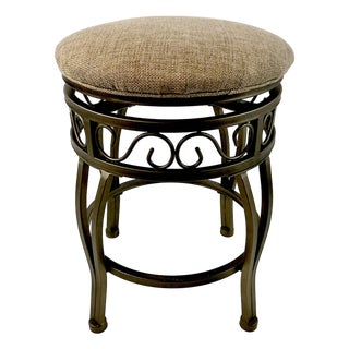 1990s Vintage Boho Chic Traditional Swivel Counter Stool With Linen Tweed Cushion For Sale