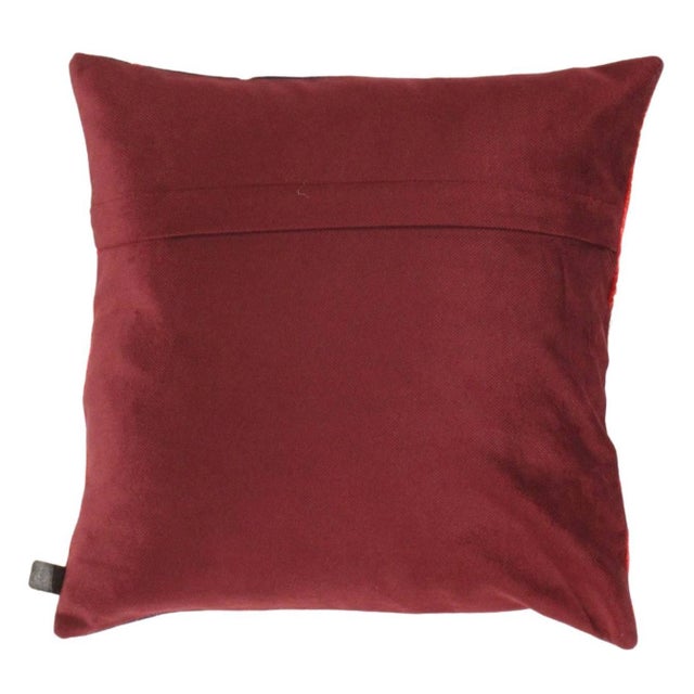 Our pillowcases add the perfect accent to any room. Go soft and snuggly with velveteen fabric. TIR 60