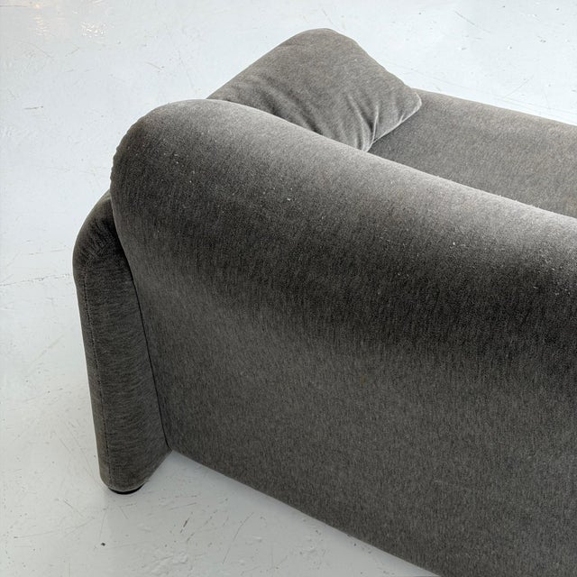 Gray 1980s Maralunga Sofa by Vico Magistretti for Cassina For Sale - Image 8 of 10