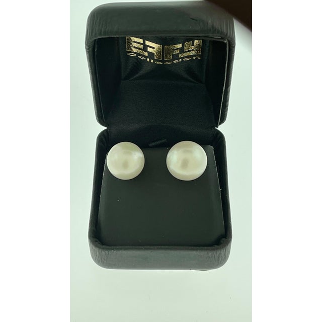 Modern 13 MM White South Sea Pearl Stud Earrings 14 Karat Yellow Gold For Sale - Image 3 of 8