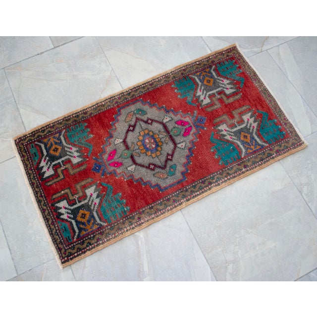 1970s Hand Knotted Small Oushak Rug Faded Mini Rug Mat - 1'8" X 3'2" For Sale - Image 12 of 13