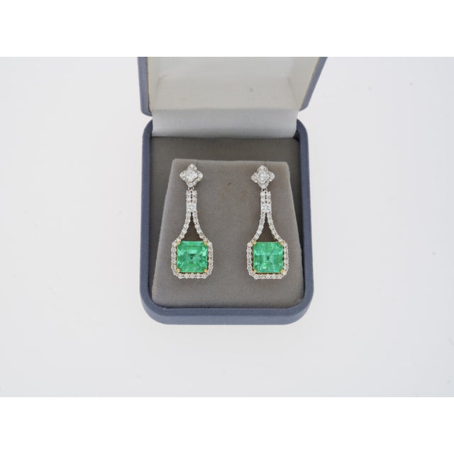 15 Carat Colombian Minor Oil Emerald & Diamond Dangle Earrings in 18k White Gold - 2 Pieces For Sale In Miami - Image 6 of 8