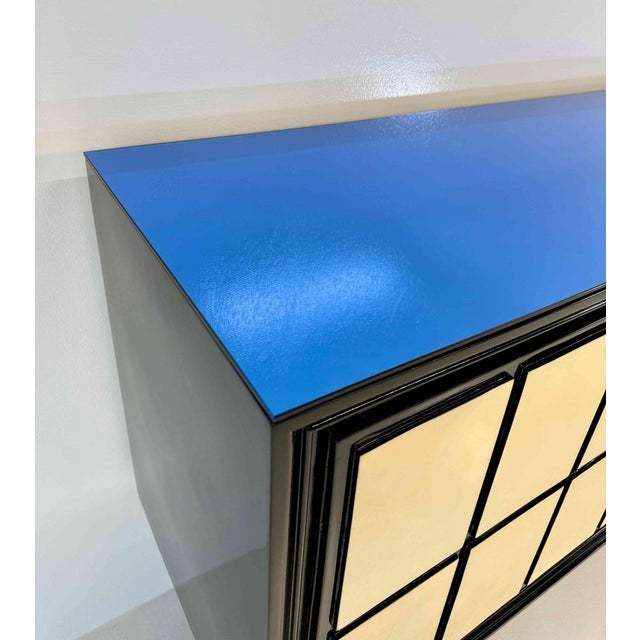 Beige Italian Art Deco Sideboard in Parchment with Black Lacquer and Blue Mirror, 1940s For Sale - Image 8 of 18