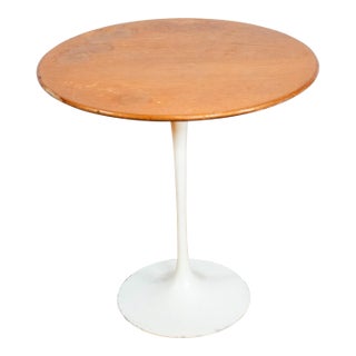 Vintage Knoll International Saarinen Walnut Tulip Side Table For Sale