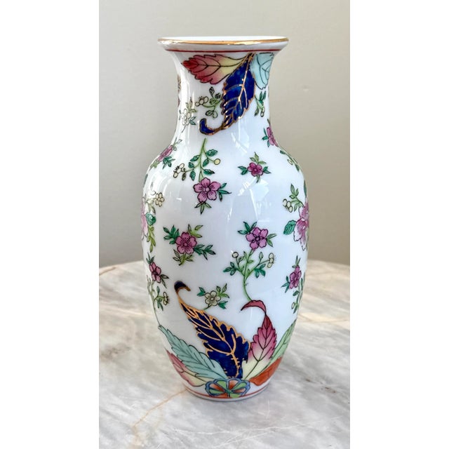 Vibrant Chinese Decorative Vase – Hand-Painted Tobacco Leaf Floral Vase with Gold Detailing Chinese export vase with...