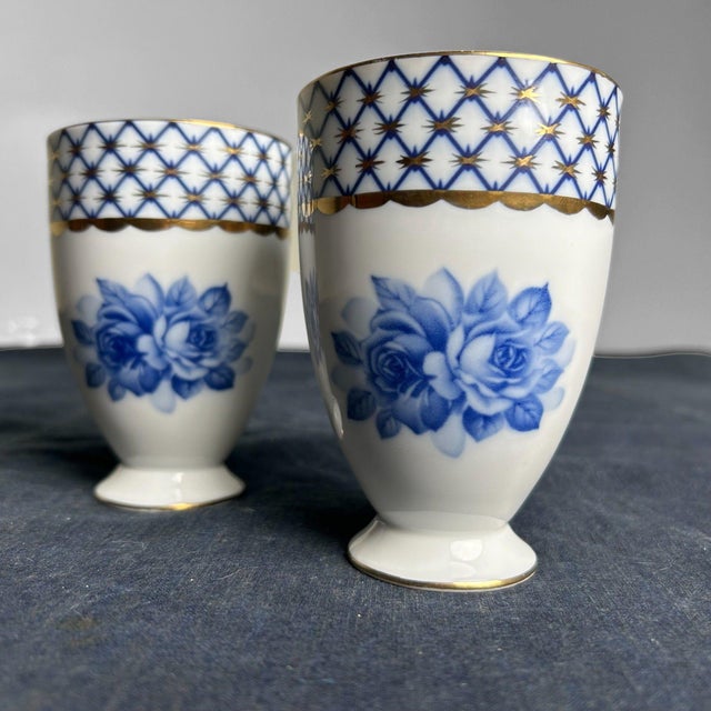 Set of 2 Japanese porcelain tea cups (Yunomi) by Nikko. Dimensions: height 11 cm, diameter 7.5 cm. The slender, slightly...