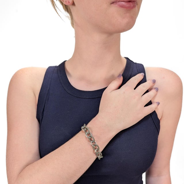 A fine signed silver bracelet. By David Yurman. In sterling silver with alternating 12mm cable and smaller smooth links....