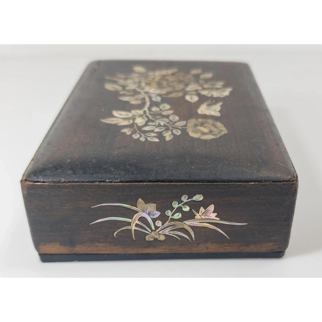 Wood Early 20th Century Mother of Pearl Abalone Inlaid Chinese or Vietnamese Box For Sale - Image 7 of 12
