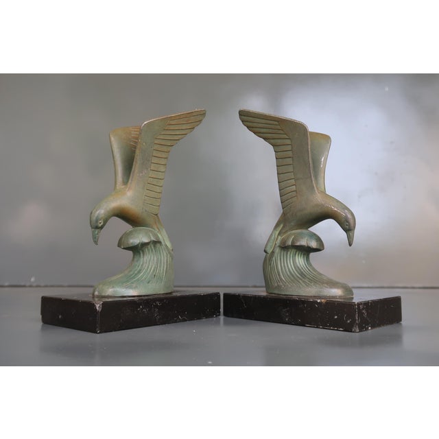 Pair of Art Deco bookends. French work around 1930. Patinated metal sculptures representing birds. Marble base. Good...