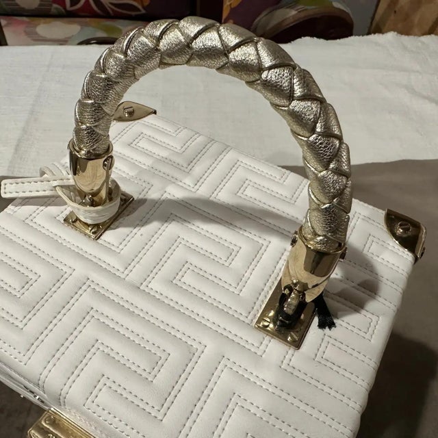 This Gianni Versace Couture white leather and brass beauty case is a breathtaking expression of luxury, opulence, and...