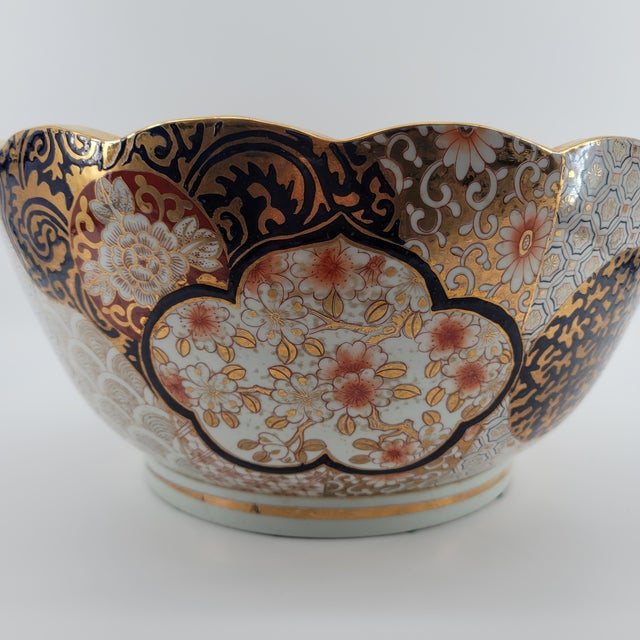 Japanese Rare Antique Japanese Imari Porcelain Bowl Meiji Period 1868-1912 Scalloped Edge With Carved Rosewood Stand - Hand Painted Gold Gilt For Sale - Image 3 of 18