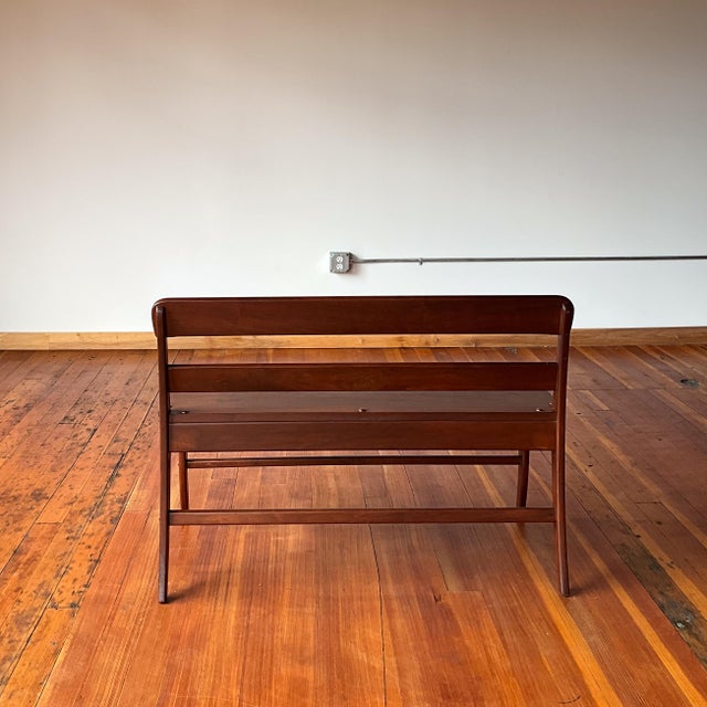 Beautiful vintage bench in great condition, ready to use for many years to come! A timeless farmhouse bench style.
