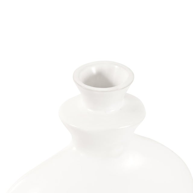 Kenneth Ludwig Chicago Matte White Towel Vase - Small For Sale - Image 4 of 9