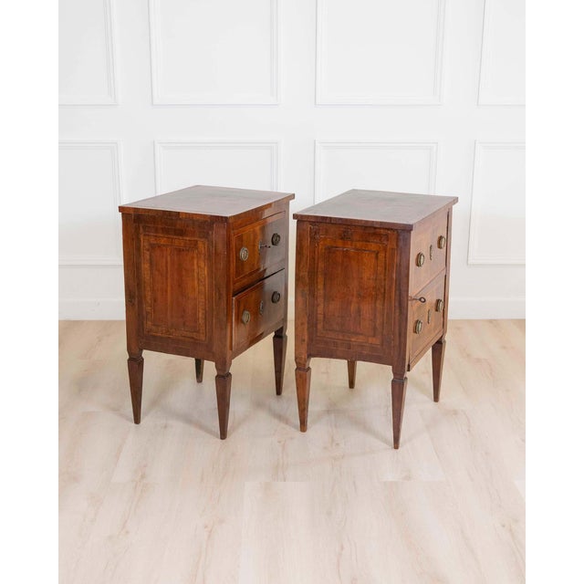 French Pair of 18th Century Tuscan Louis XVI Bedside Tables For Sale - Image 3 of 9