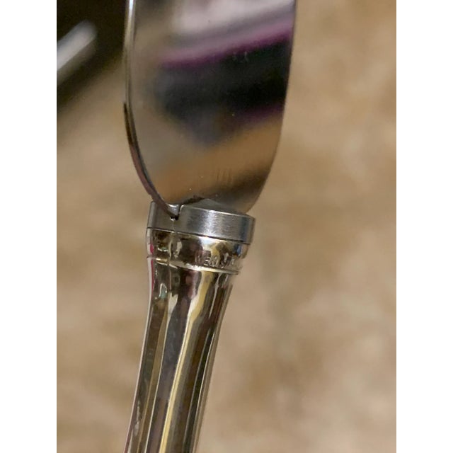 Silver 1950's Silver City Sterling Silver Flowers on Glass Plate & Spreader Set - 2 Pieces For Sale - Image 8 of 10