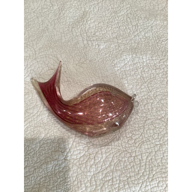 Murano cased glass ruby/gold fish with gold leaf inclusions plus Bullcante controlled bubble effect from the design house...
