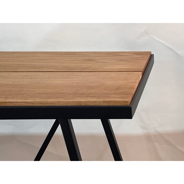 An outdoor version of the iconic Trapèze console, this piece seamlessly blends graphic architectural geometry with...