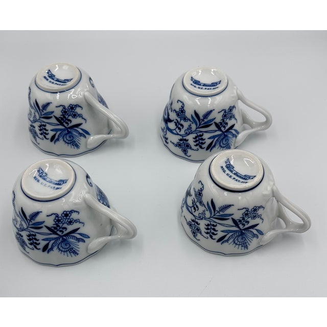 Blue Danube 1950's Danube Blue Onion Blue & White 8pc Cup & Saucer Set Ribbon Hallmark For Sale - Image 4 of 9