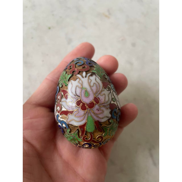 Early 20th Century Chinese Cloisonné Enamel Egg "Flowers" Early 20th Century For Sale - Image 5 of 6