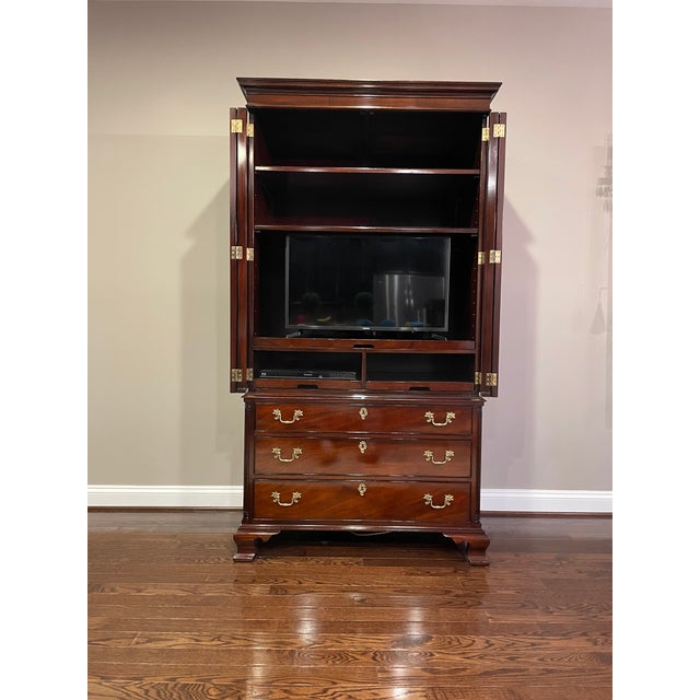Chippendale 1990s Kindel Chippendale Mahogany 2 Door/3 Shelf and 3 Draw Bookcase/Entertainment Cabinet For Sale - Image 3 of 14